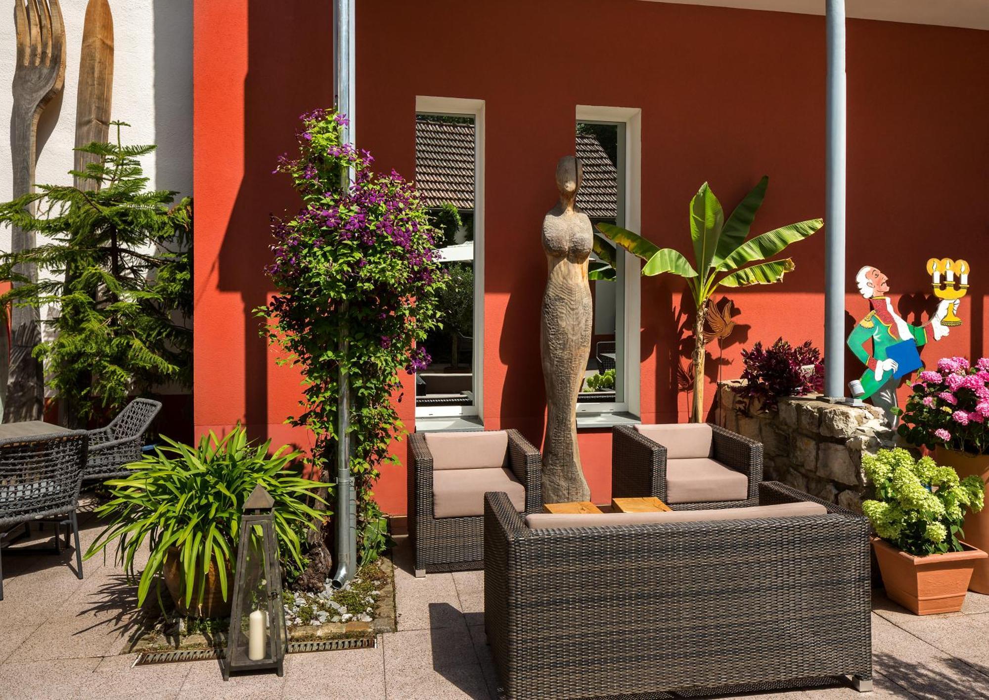 Wirtshaus&Hotel Goldener Greif Edelsfeld Exterior foto